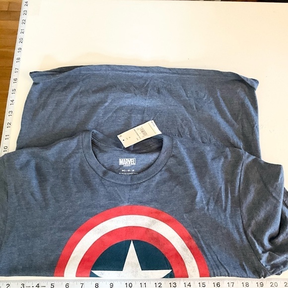 New with tags dark blue medium Marvel Captain America short sleeve t-shirt - Picture 8 of 8
